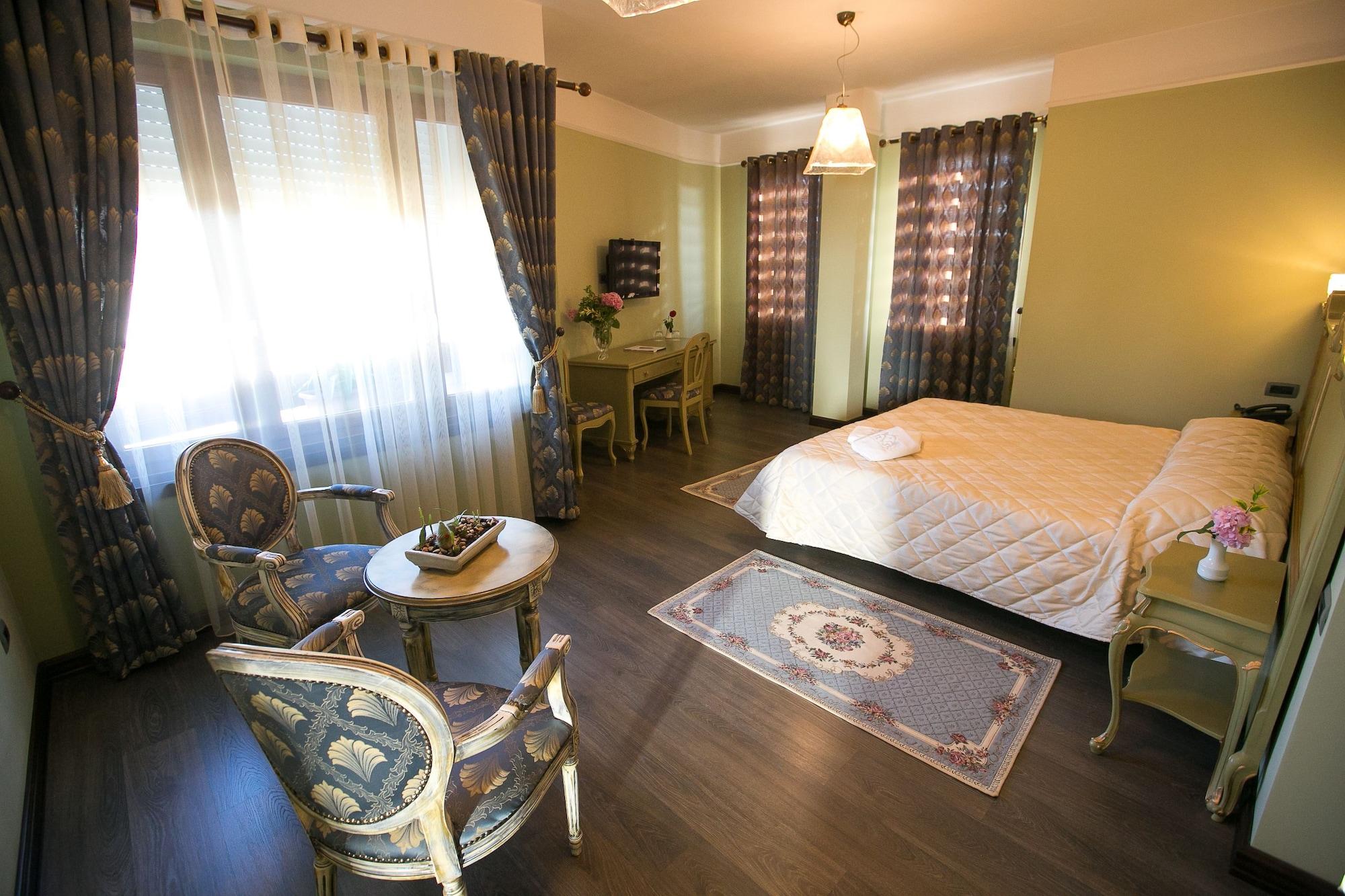 Hotel Victoria ติรานา ภายนอก รูปภาพ